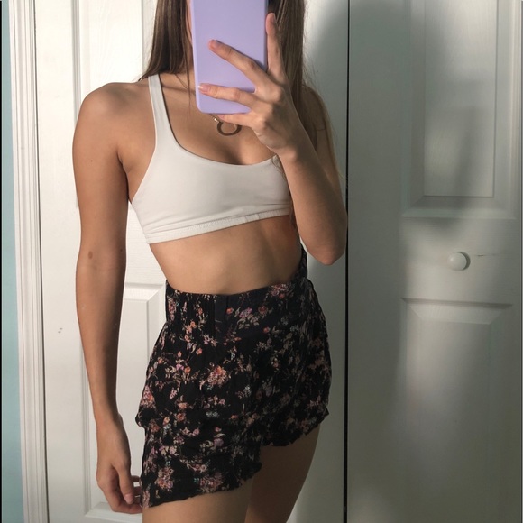 Flowery black flowy shorts - Picture 2 of 2